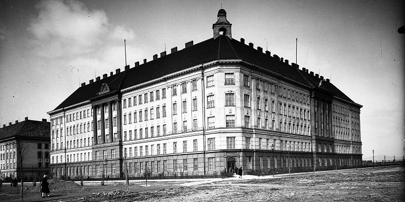 Mendelova univerzita byla založená v červenci 1919. Za dobu své existence školu absolvovalo téměř sto tisíc studentů. Dnes má pět fakult.