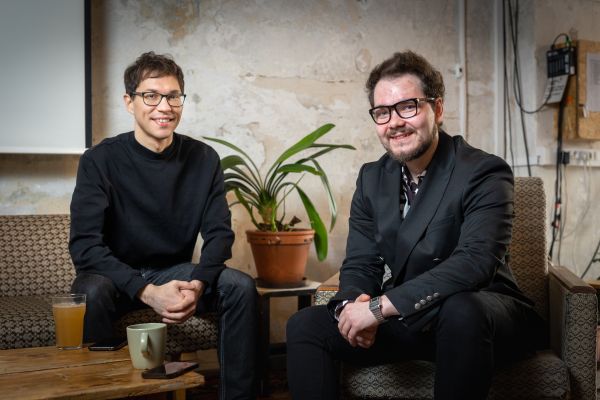 Zakladatelé projektu Aignos Martin Richter (vpravo) a jeho kolega, absolvent Ústavu translatologie FF UK, Ondřej Hrách. Foto: Hynek Glos