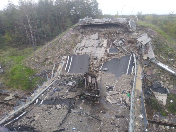 Cesta na Siversk za městem Lyman, Doněcká oblast. Foto: Jan Šír