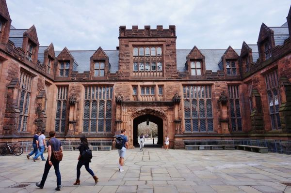 Elitní americké univerzity z Ivy League, jako je Princeton na snímku, náleží s britskými školami mezi největší hvězdy světových žebříčků.