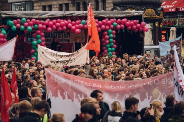 Tisíce studentů v celém Dánsku protestovaly 5. října proti vládním škrtům ve školském rozpočtu na rok 2018.