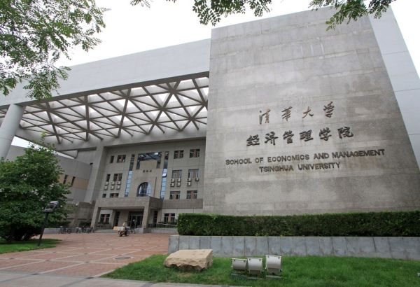 Premiantem v Asii se stala čínská Tsinghua University, která začala prohánět i prestižní školy ze západní Evropy. Jsou za tím i veliké investice.