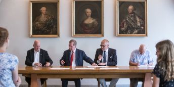 Rektoři při podpisu charty asociace, zleva: Vojtěch Petráček (ČVUT), Tomáš Zima (UK), Mikuláš Bek (MUNI), Karel Melzoch (VŠCHT). Foto: René Volfík